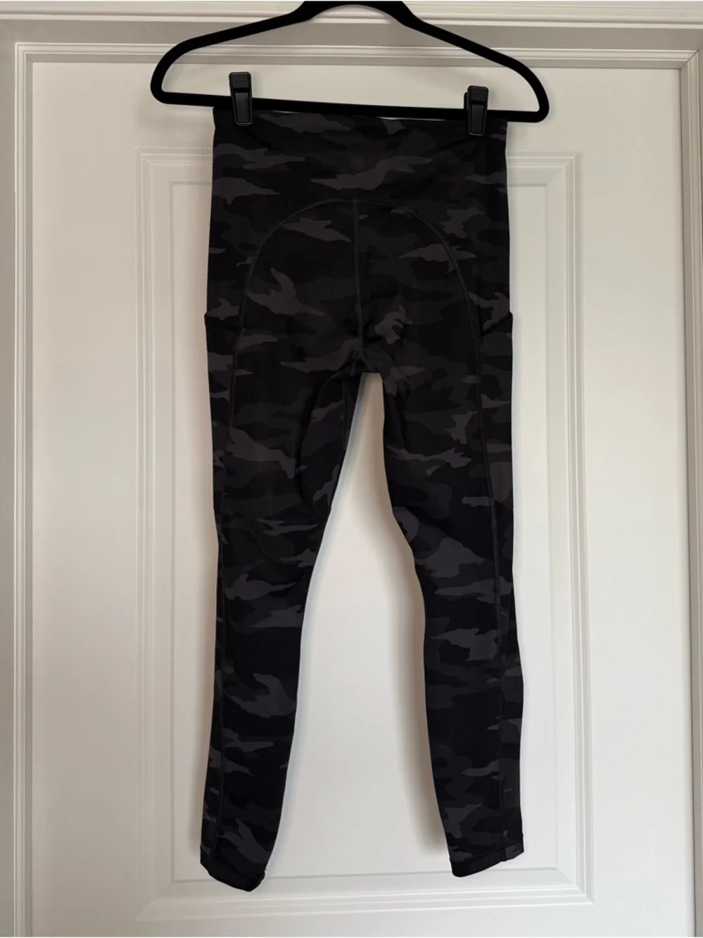 Athleta Ultimate Camo Stash Pocket 7/8 Tight | S